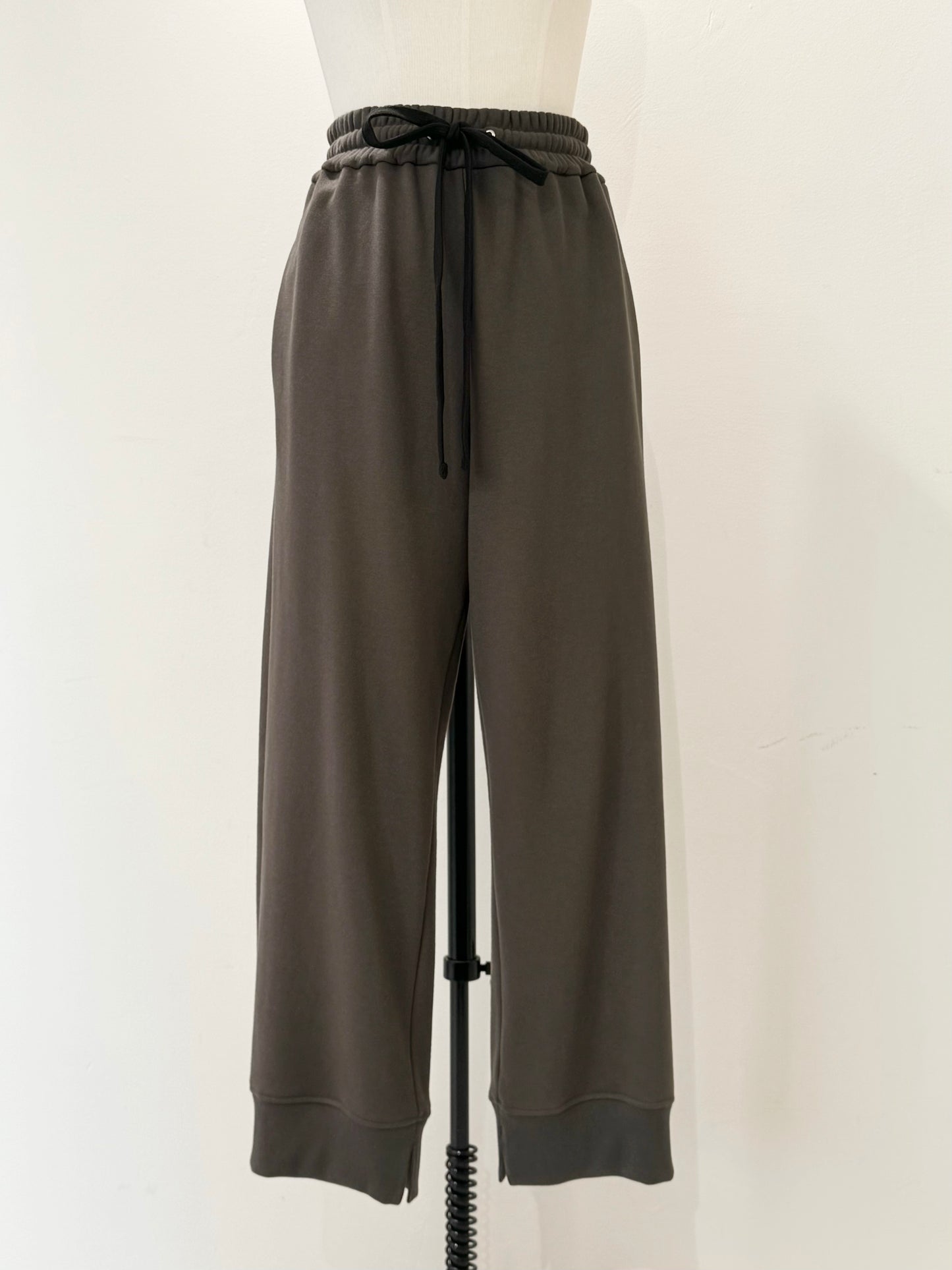 Urake ribcut pants