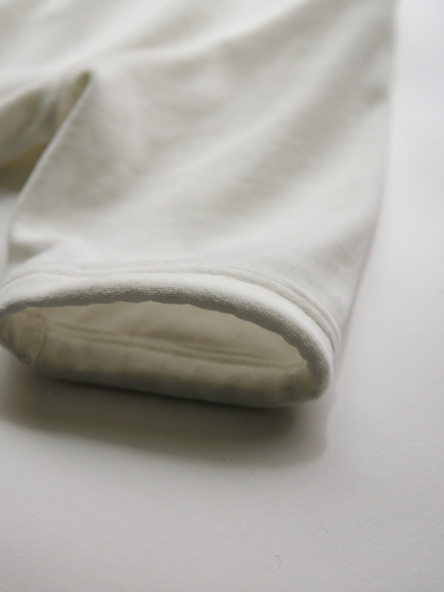 【PRE-ORDER】VLOUR TEE(WHITE)