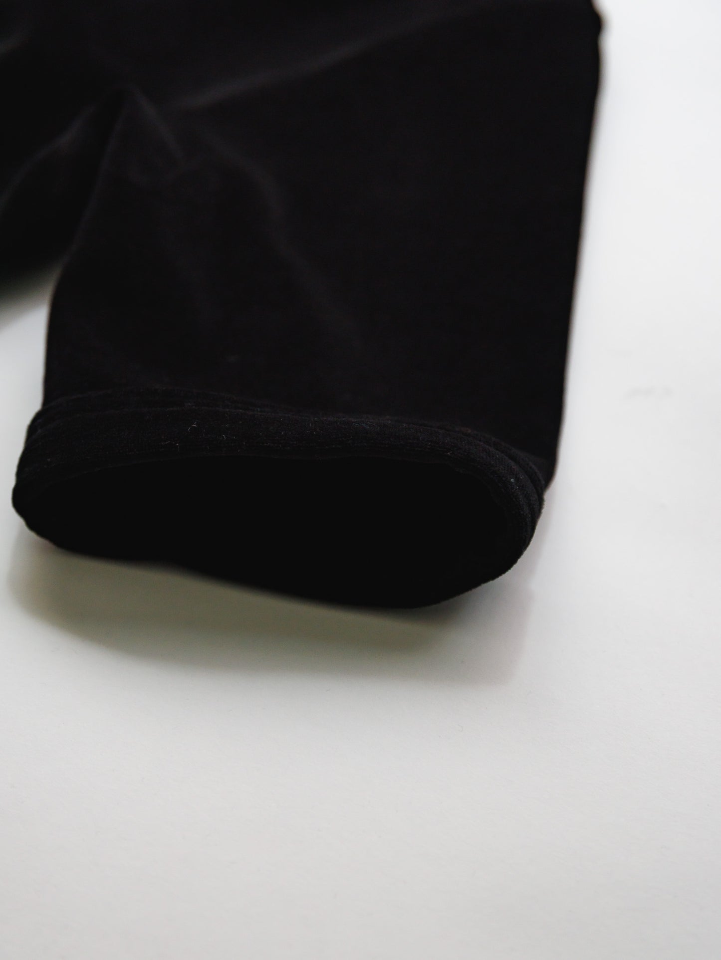 【PRE-ORDER】VLOUR TEE(BLACK)