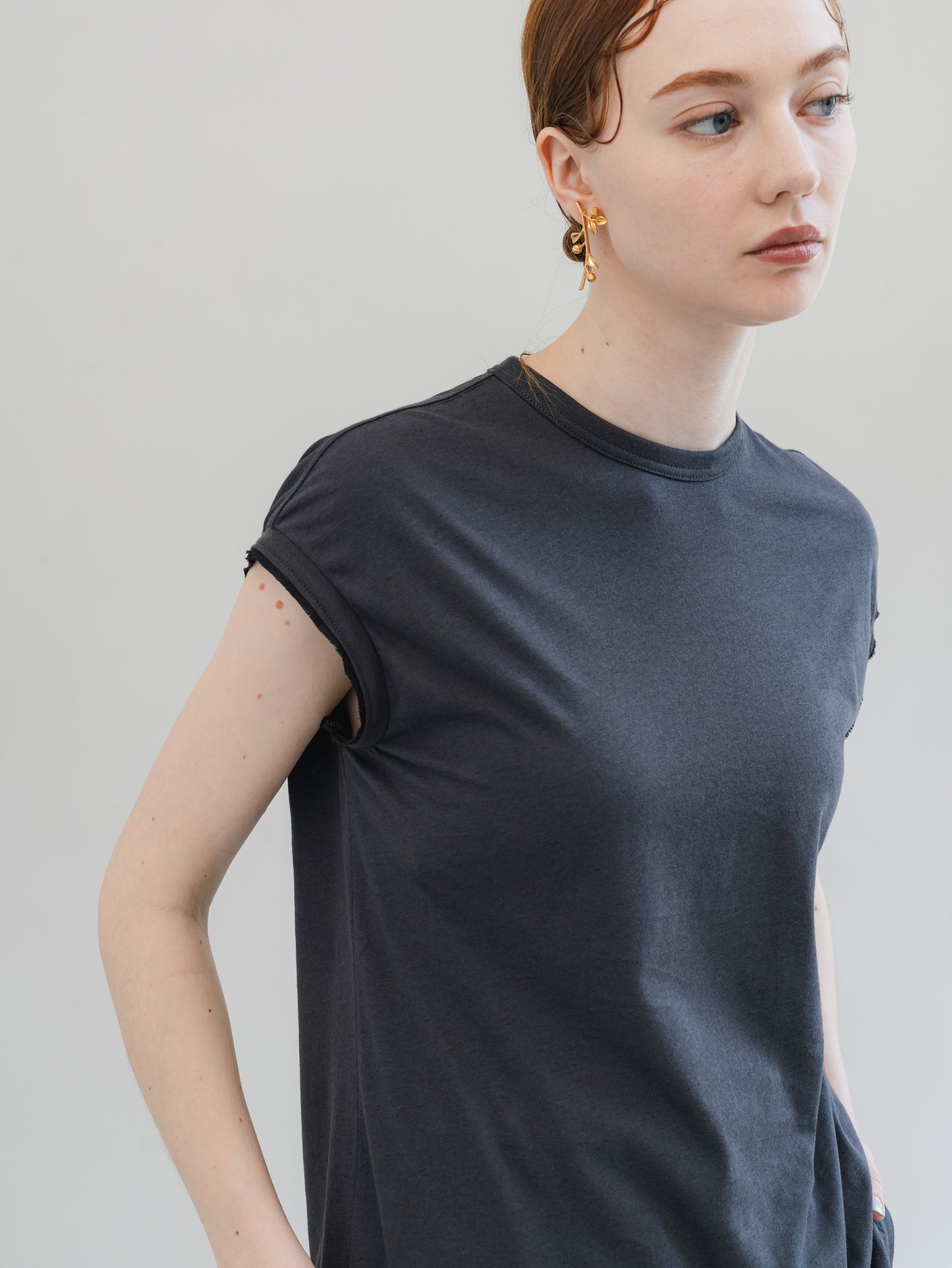 【PRE-ORDER】N.S.T(charcoal)