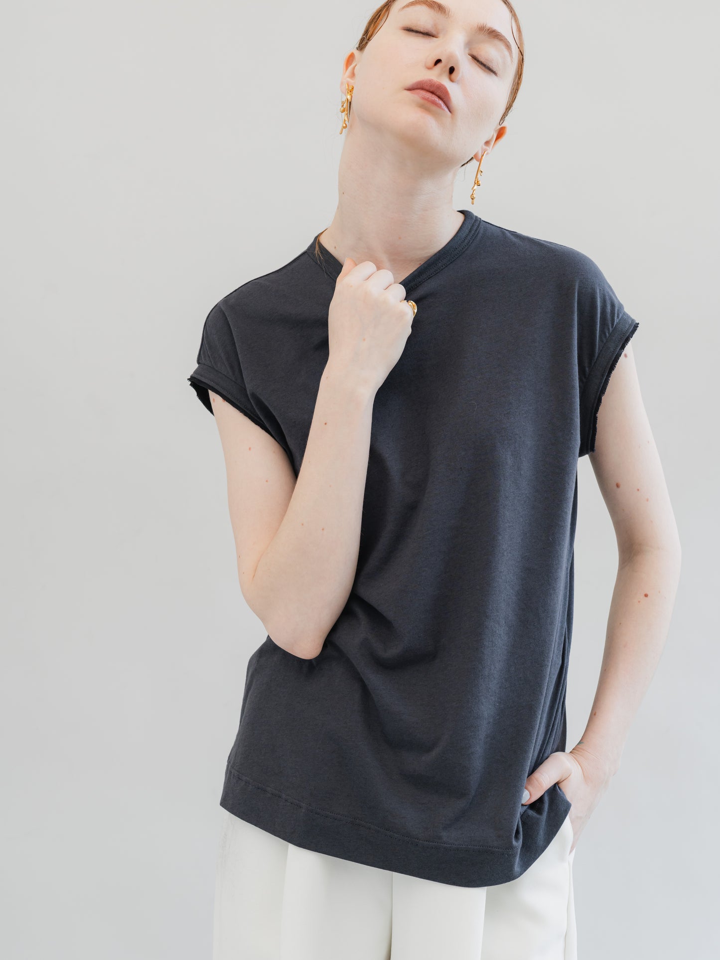 【PRE-ORDER】N.S.T(charcoal)