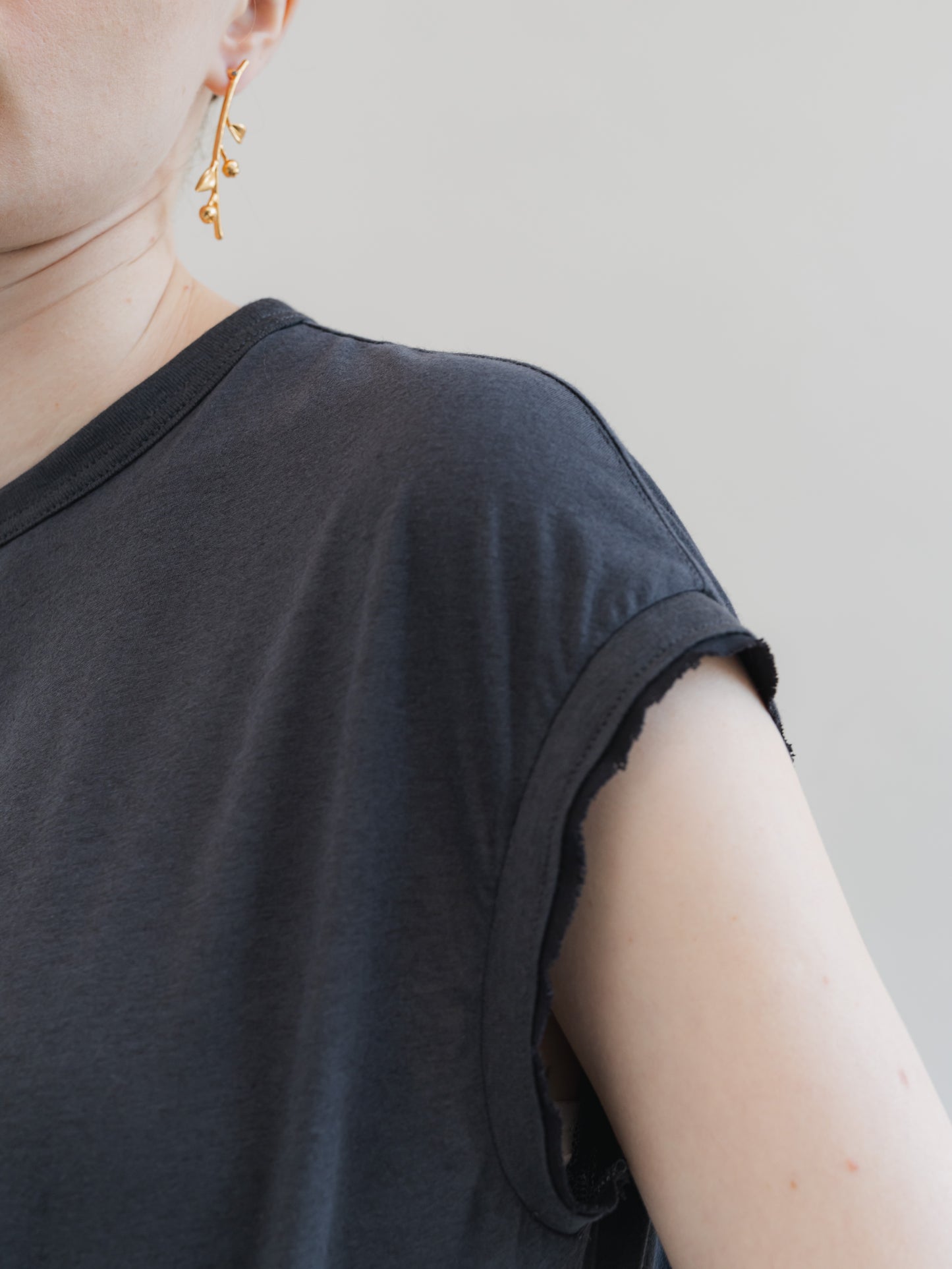 【PRE-ORDER】N.S.T(charcoal)