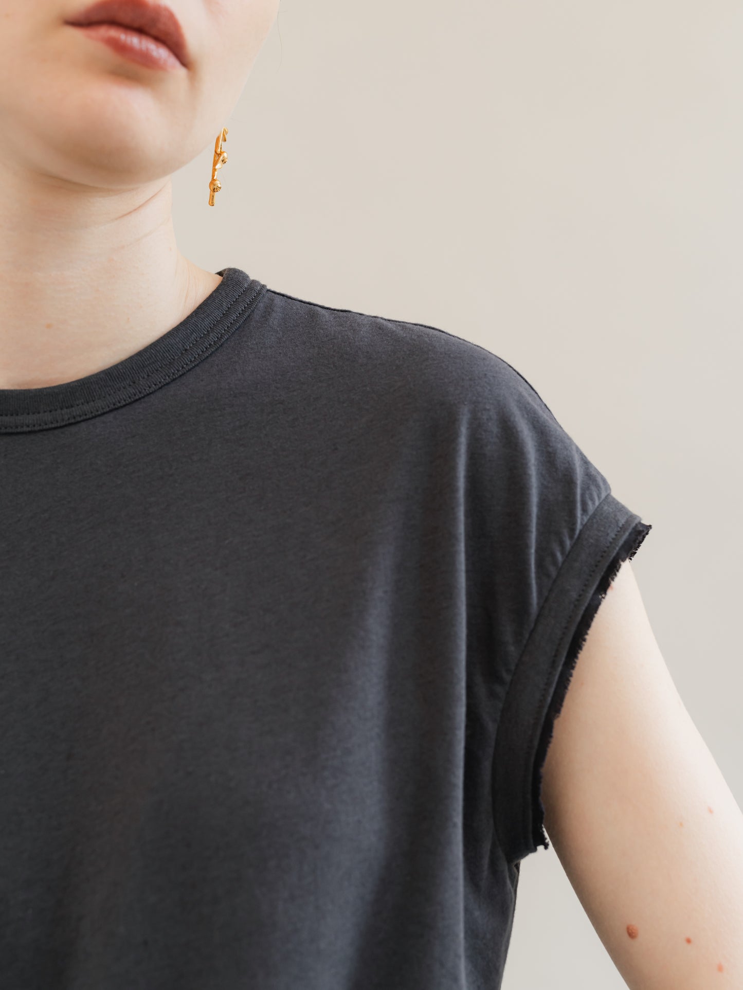 【PRE-ORDER】N.S.T(charcoal)