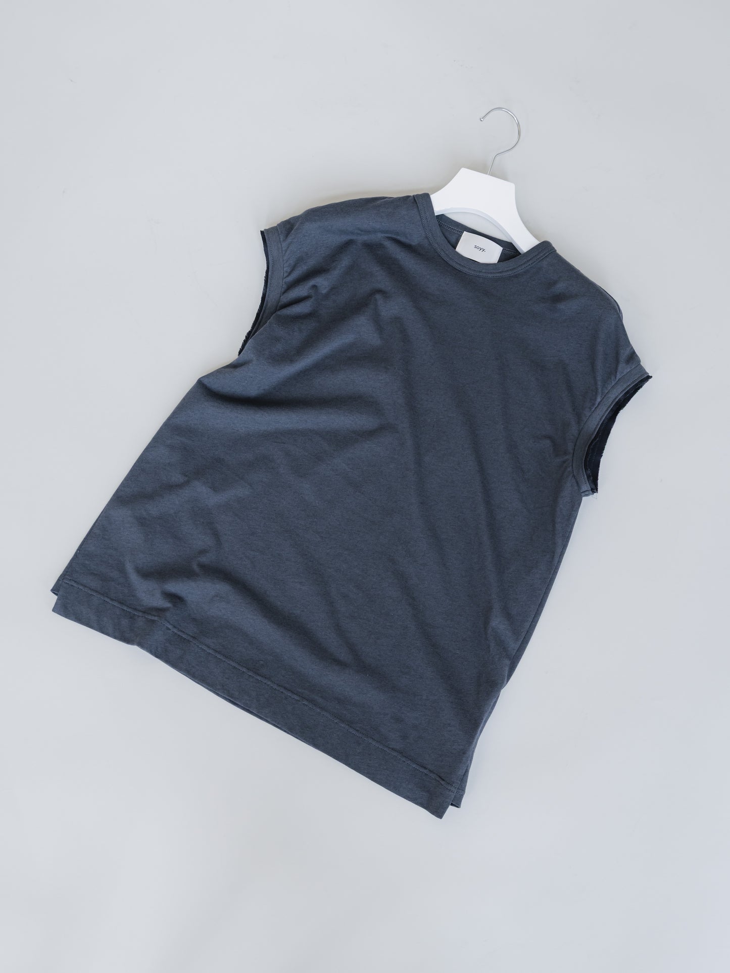 【PRE-ORDER】N.S.T(charcoal)