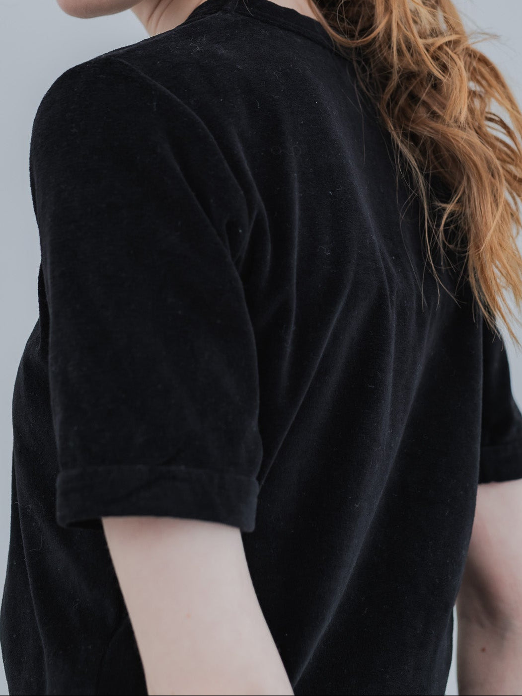 【PRE-ORDER】VLOUR TEE(BLACK)